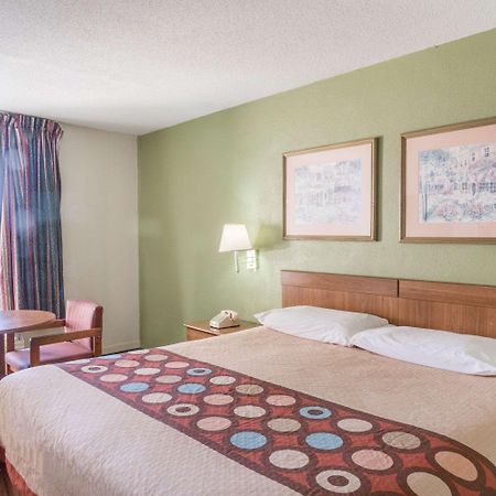 Hotel Super 8 By Wyndham Tifton Esterno foto