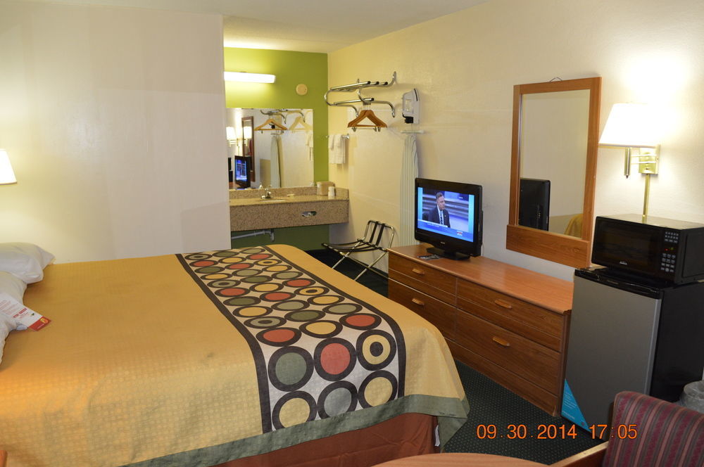 Hotel Super 8 By Wyndham Tifton Esterno foto