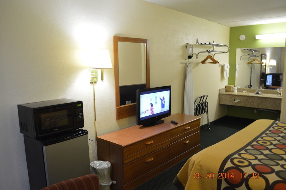 Hotel Super 8 By Wyndham Tifton Esterno foto