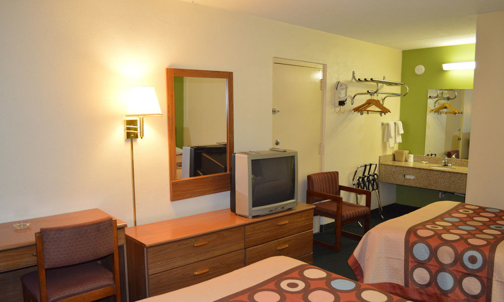 Hotel Super 8 By Wyndham Tifton Esterno foto