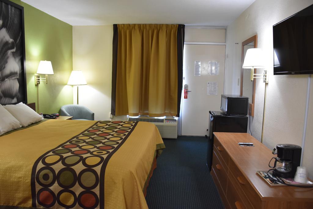 Hotel Super 8 By Wyndham Tifton Esterno foto