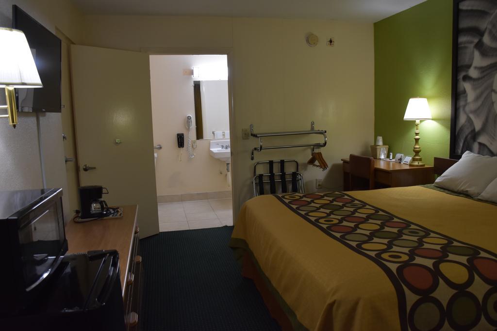 Hotel Super 8 By Wyndham Tifton Esterno foto