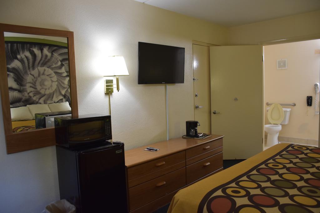 Hotel Super 8 By Wyndham Tifton Esterno foto