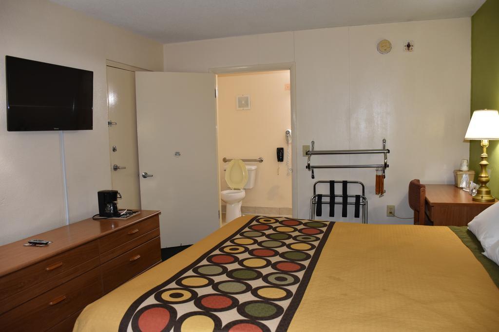 Hotel Super 8 By Wyndham Tifton Esterno foto