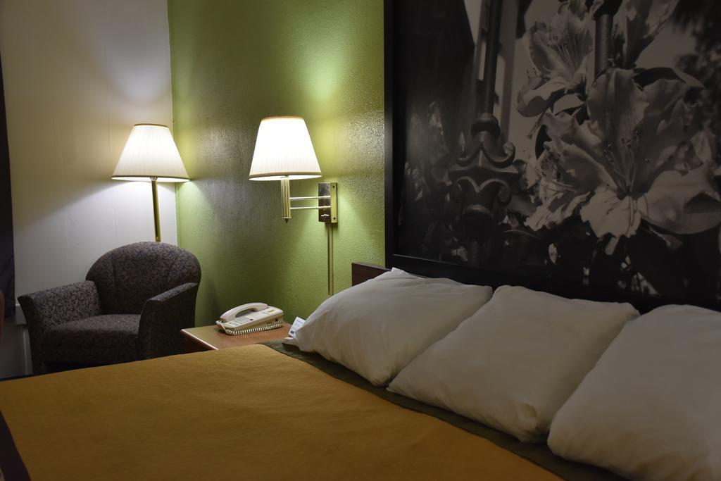 Hotel Super 8 By Wyndham Tifton Esterno foto
