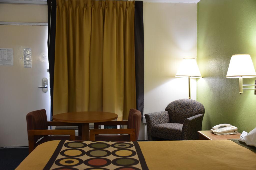 Hotel Super 8 By Wyndham Tifton Esterno foto