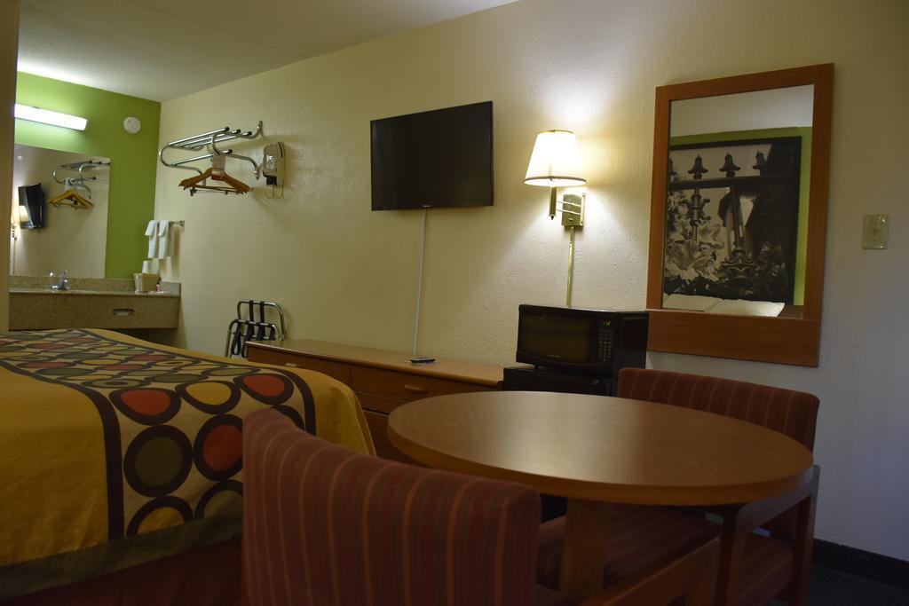 Hotel Super 8 By Wyndham Tifton Esterno foto