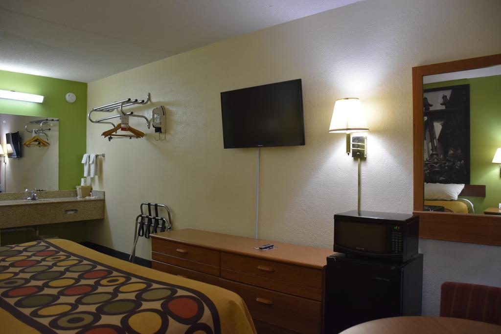 Hotel Super 8 By Wyndham Tifton Esterno foto