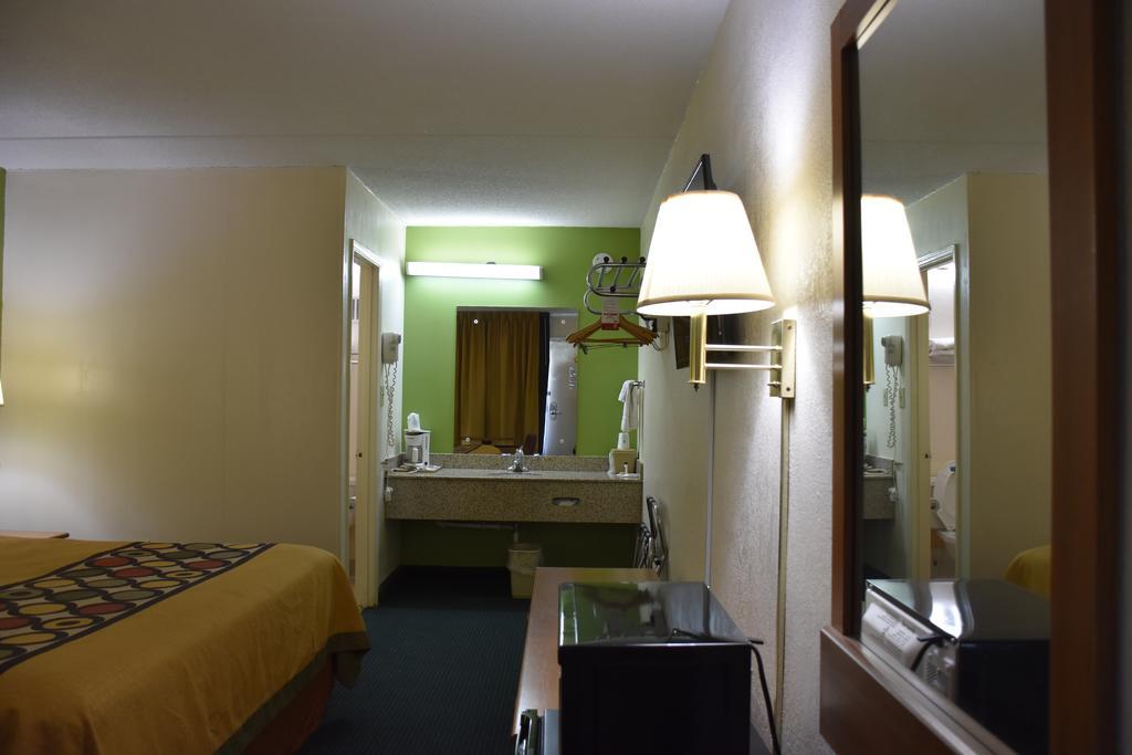 Hotel Super 8 By Wyndham Tifton Esterno foto