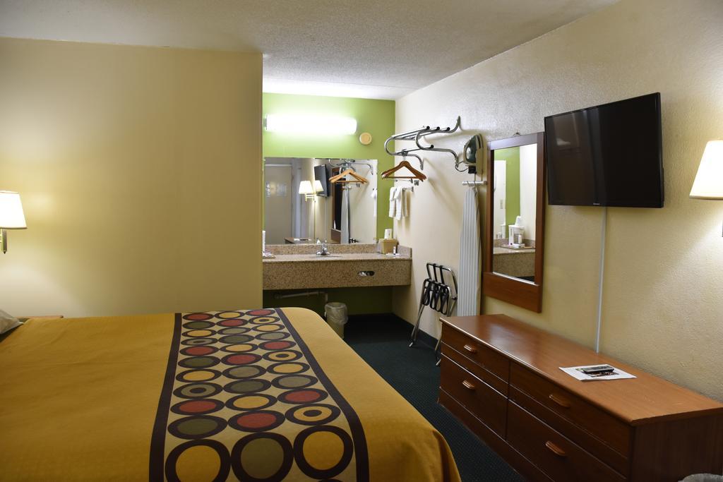 Hotel Super 8 By Wyndham Tifton Esterno foto