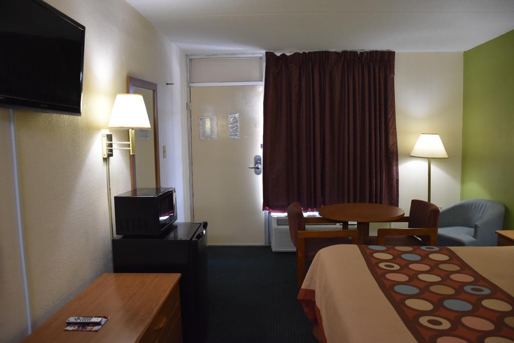 Hotel Super 8 By Wyndham Tifton Esterno foto