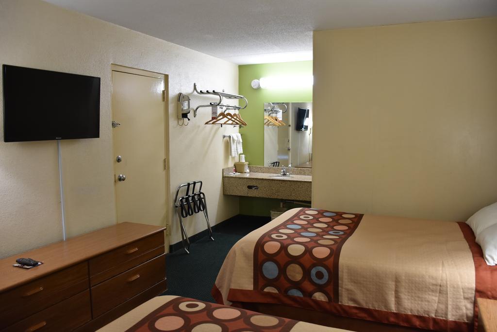 Hotel Super 8 By Wyndham Tifton Esterno foto