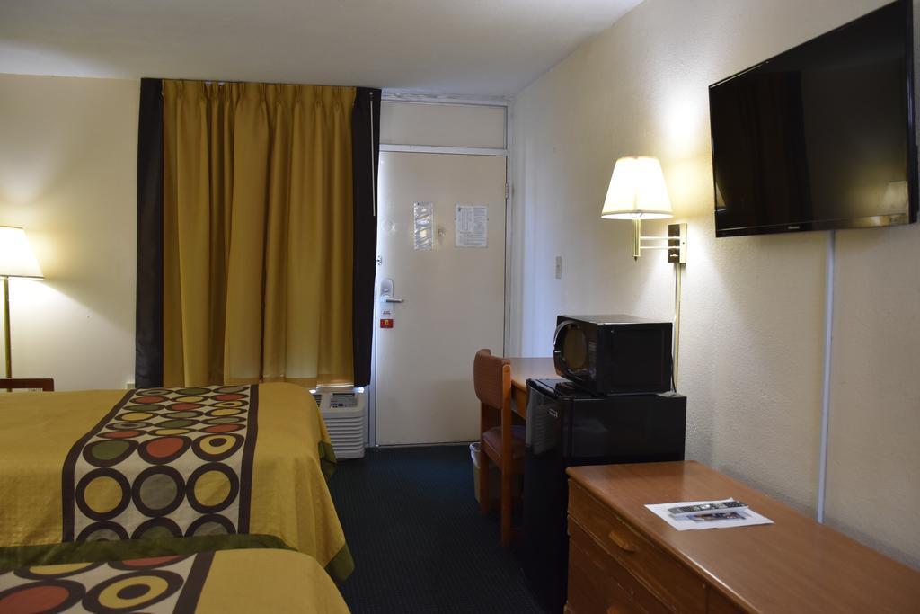 Hotel Super 8 By Wyndham Tifton Esterno foto