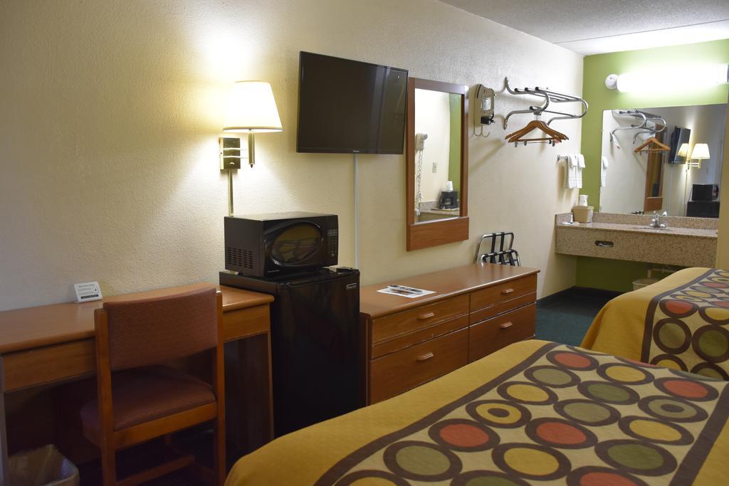 Hotel Super 8 By Wyndham Tifton Esterno foto