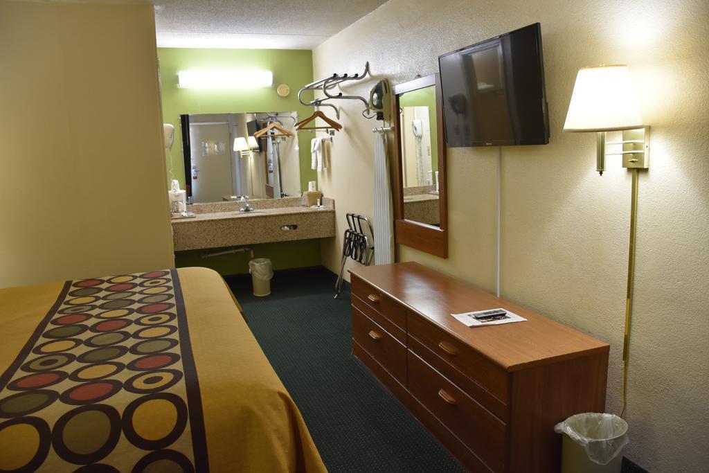 Hotel Super 8 By Wyndham Tifton Esterno foto